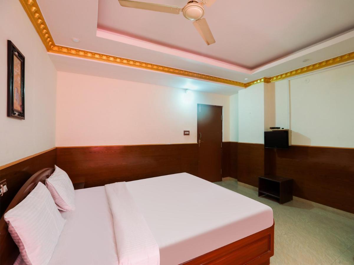 Capital O 84002 Hotel Top In Town President Kushālnagar Buitenkant foto