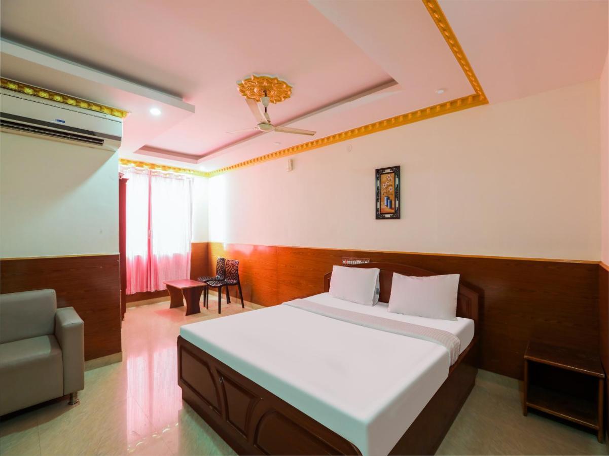 Capital O 84002 Hotel Top In Town President Kushālnagar Buitenkant foto