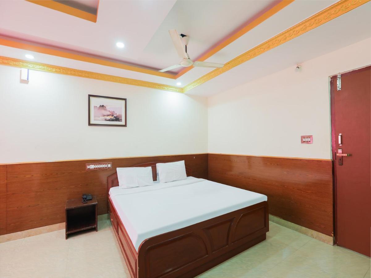Capital O 84002 Hotel Top In Town President Kushālnagar Buitenkant foto