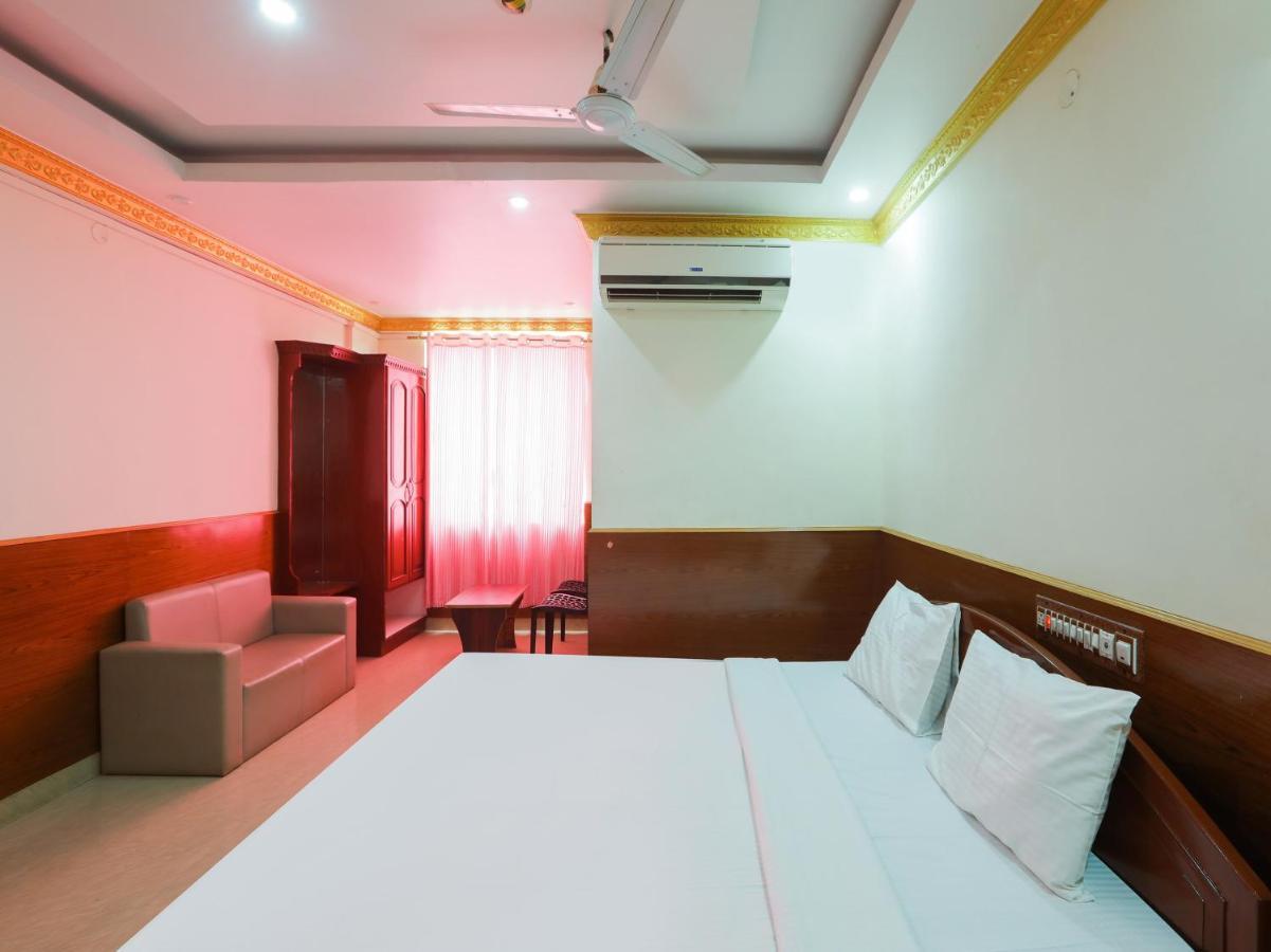 Capital O 84002 Hotel Top In Town President Kushālnagar Buitenkant foto