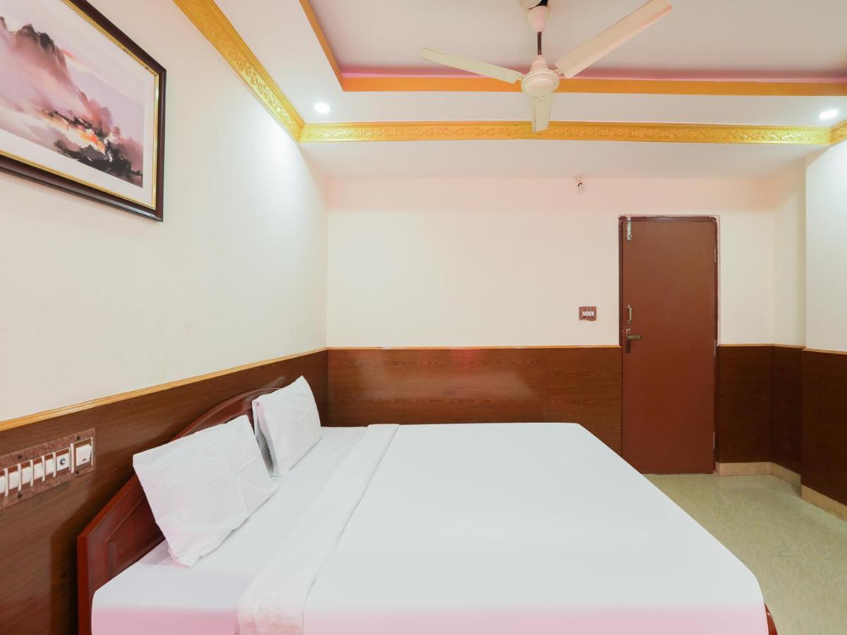 Capital O 84002 Hotel Top In Town President Kushālnagar Buitenkant foto